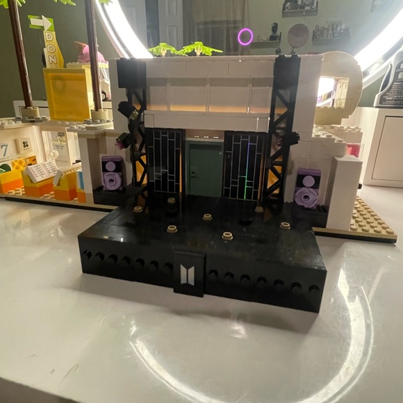 Lego BTS #21339 - Picture 10 of 14